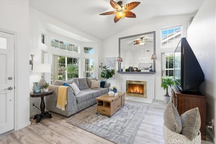 23515 Meriden, Valencia, California 91354 — photo 4