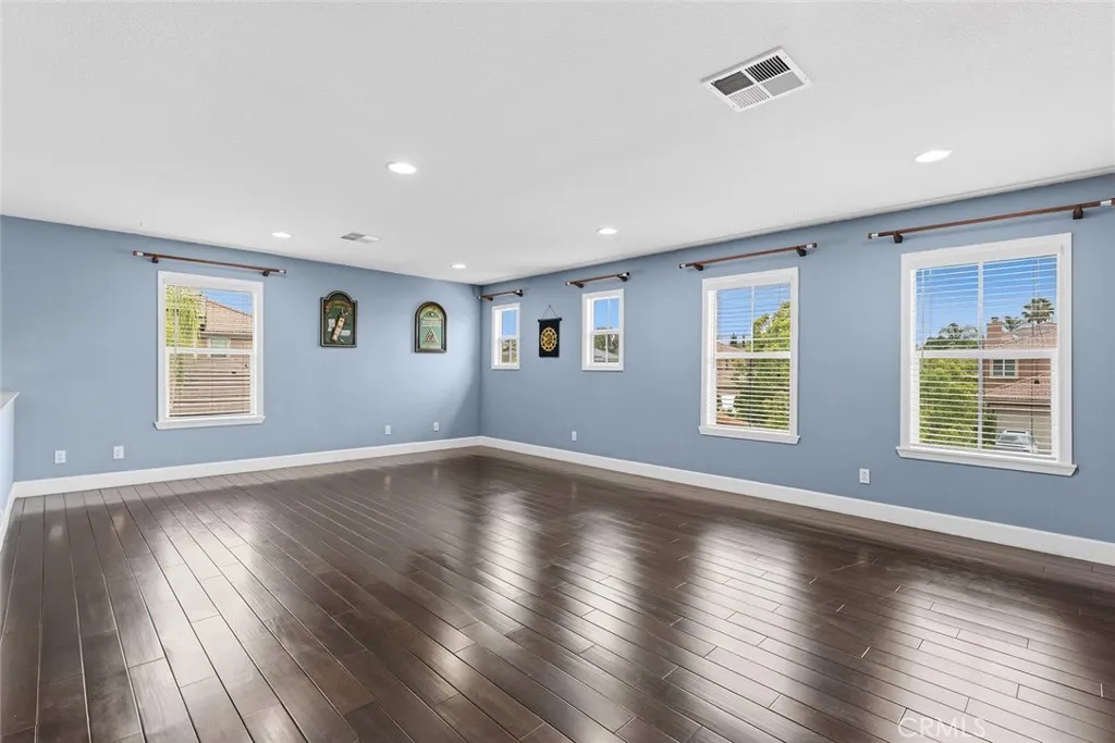 Large upstairs game room/loft