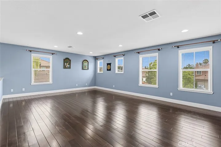 Large upstairs game room/loft