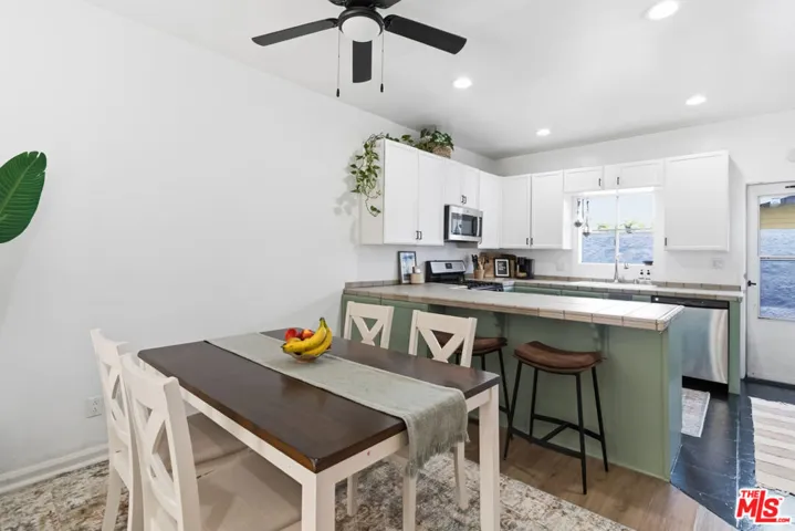 856 W Beach Avenue 16, Inglewood, California 90302
