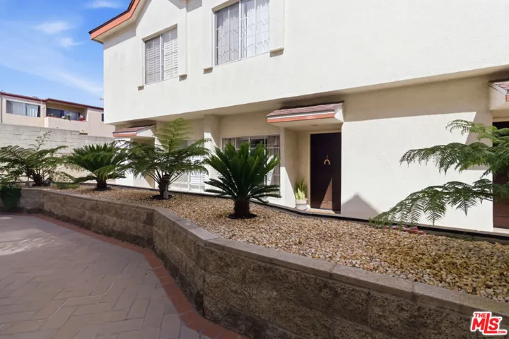 856 W Beach Avenue 16, Inglewood, California 90302
