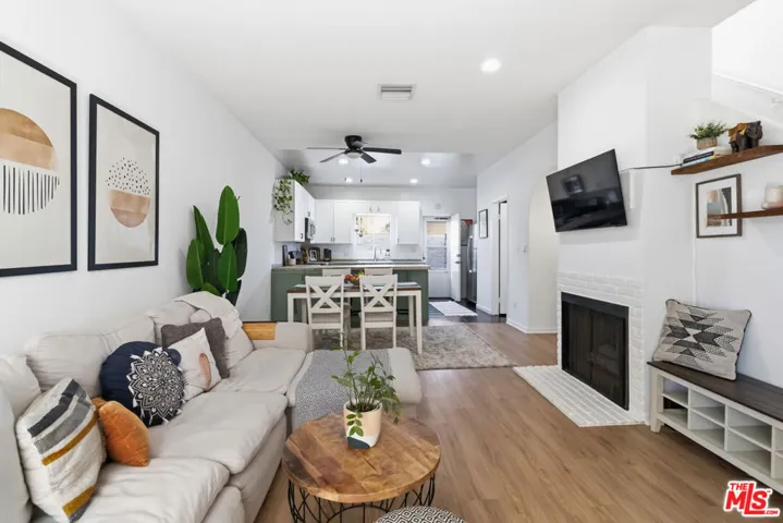856 W Beach Avenue 16, Inglewood, California 90302