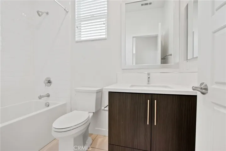 231 Radial, Irvine, California 92618