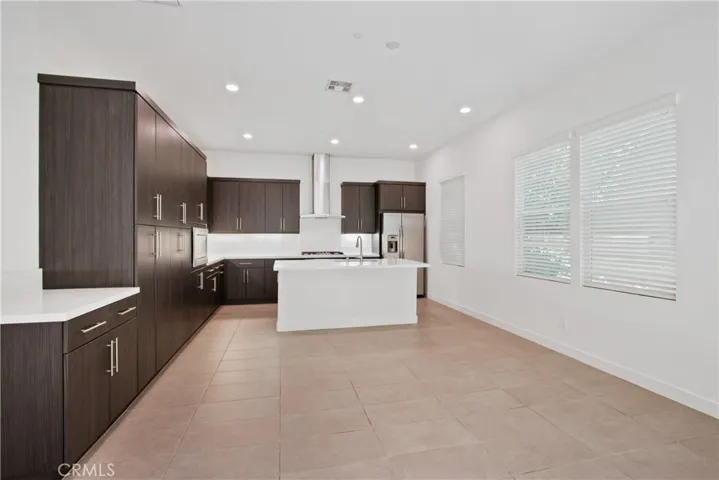 231 Radial, Irvine, California 92618