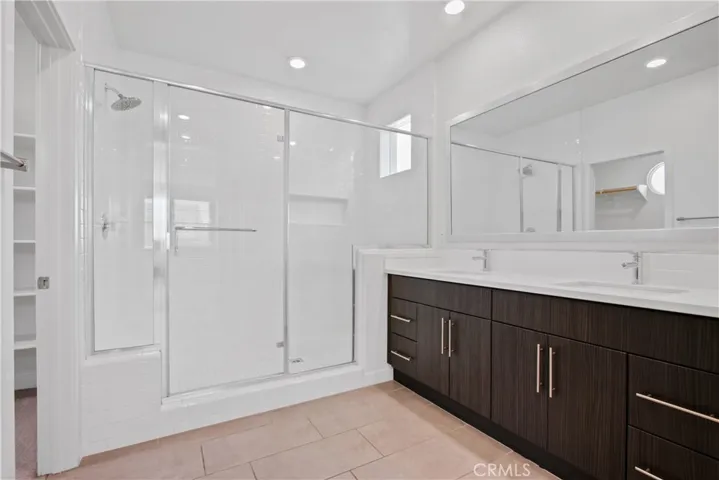 231 Radial, Irvine, California 92618
