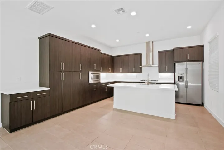 231 Radial, Irvine, California 92618