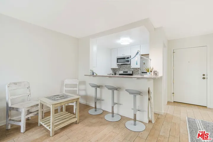 8740 Tuscany Avenue 207, Playa Del Rey, California 90293