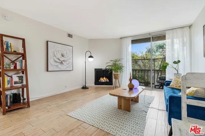 8740 Tuscany Avenue 207, Playa Del Rey, California 90293