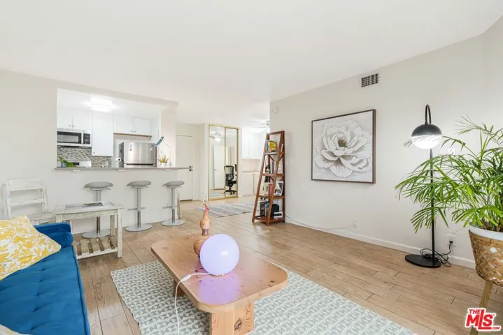 8740 Tuscany Avenue 207, Playa Del Rey, California 90293