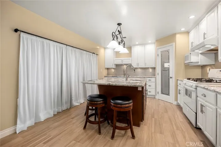 945 Glencliff, La Habra, California 90631