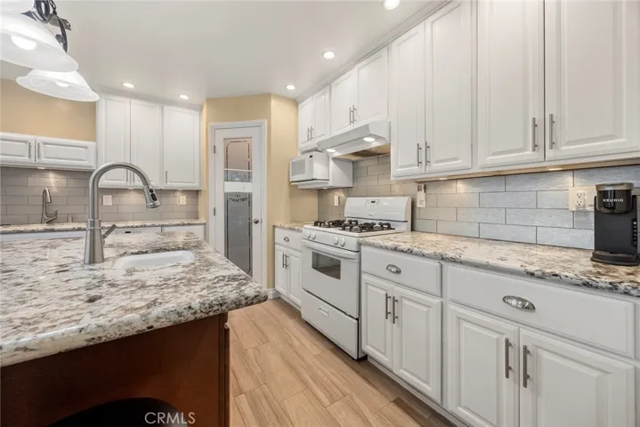 945 Glencliff, La Habra, California 90631