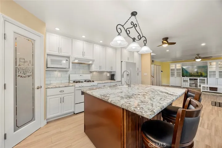 945 Glencliff, La Habra, California 90631
