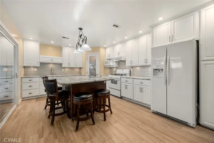 945 Glencliff, La Habra, California 90631