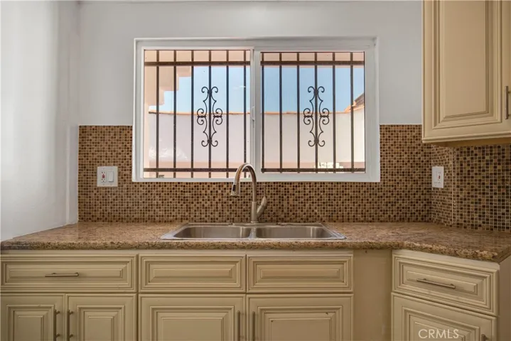 520 W 82nd St, Los Angeles, California 90044