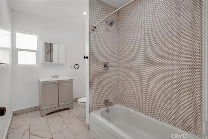 520 W 82nd St, Los Angeles, California 90044