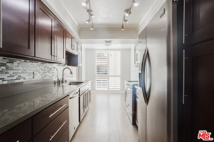 750 S Spaulding Avenue 214, Los Angeles, California 90036
