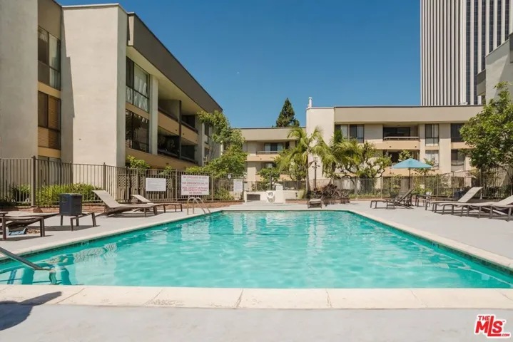 750 S Spaulding Avenue 214, Los Angeles, California 90036