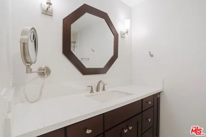 750 S Spaulding Avenue 214, Los Angeles, California 90036
