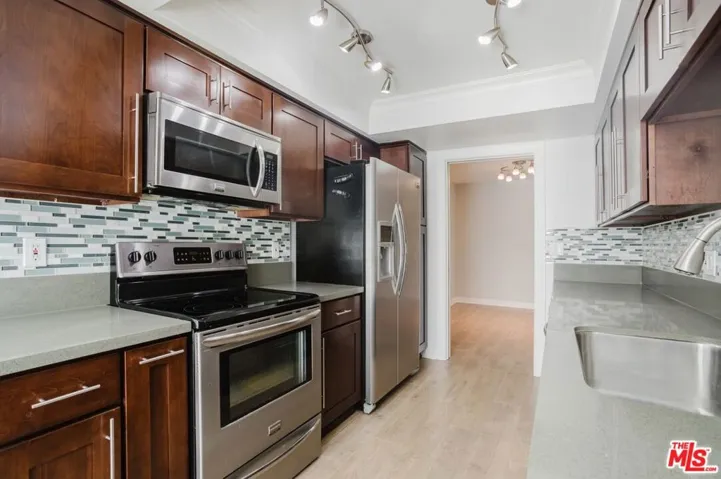 750 S Spaulding Avenue 214, Los Angeles, California 90036