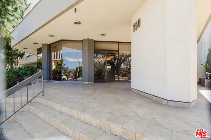 750 S Spaulding Avenue 214, Los Angeles, California 90036