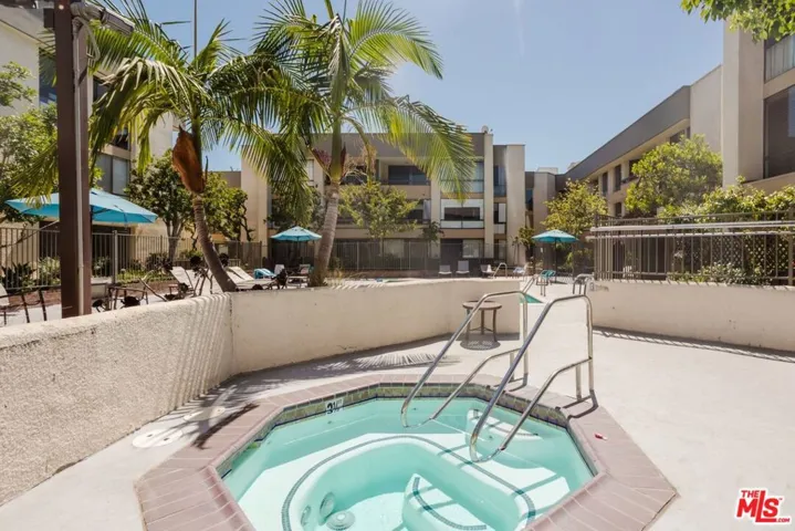 750 S Spaulding Avenue 214, Los Angeles, California 90036