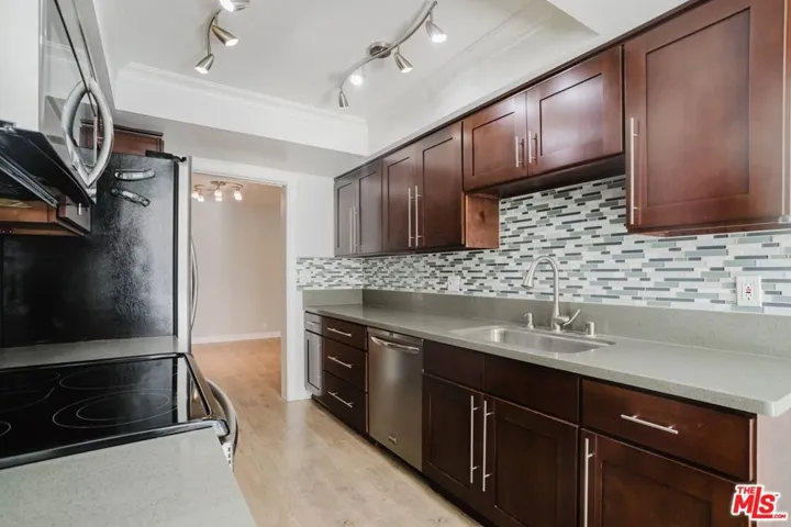750 S Spaulding Avenue 214, Los Angeles, California 90036