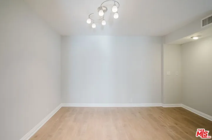 750 S Spaulding Avenue 214, Los Angeles, California 90036