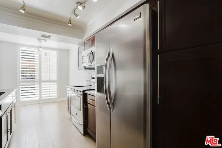 750 S Spaulding Avenue 214, Los Angeles, California 90036