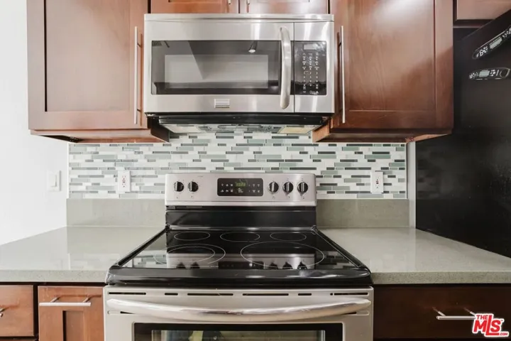 750 S Spaulding Avenue 214, Los Angeles, California 90036