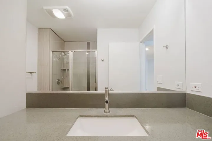 750 S Spaulding Avenue 214, Los Angeles, California 90036