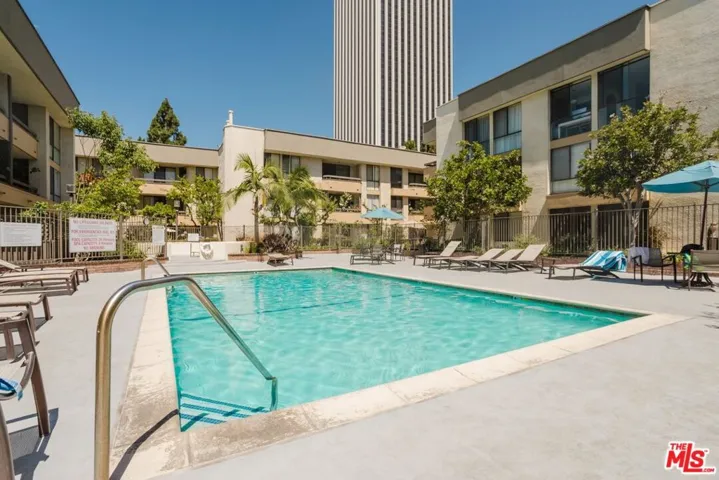 750 S Spaulding Avenue 214, Los Angeles, California 90036