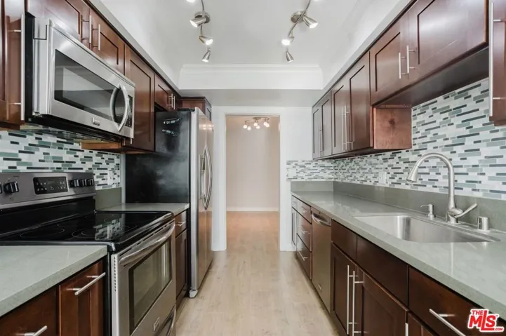 750 S Spaulding Avenue 214, Los Angeles, California 90036
