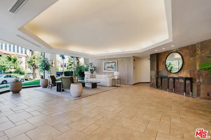 750 S Spaulding Avenue 214, Los Angeles, California 90036