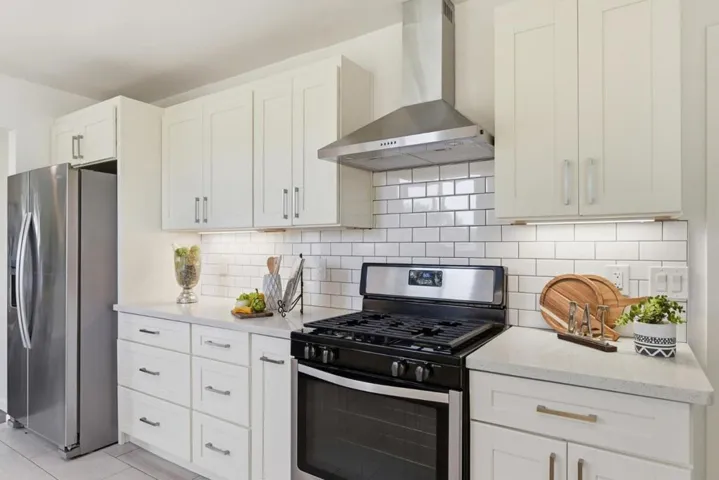 1753 Alameda De Las Pulgas, San Carlos, California 94070