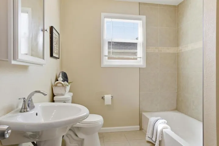 1753 Alameda De Las Pulgas, San Carlos, California 94070