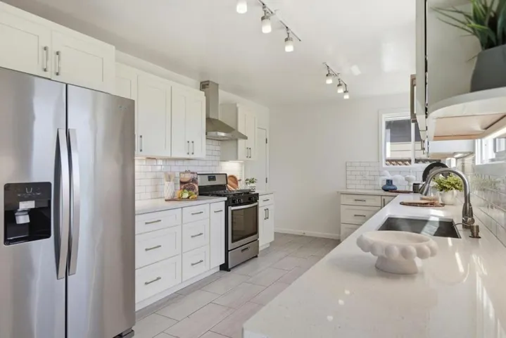 1753 Alameda De Las Pulgas, San Carlos, California 94070