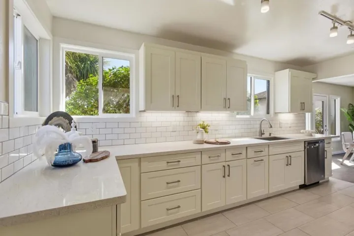 1753 Alameda De Las Pulgas, San Carlos, California 94070