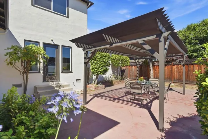 1753 Alameda De Las Pulgas, San Carlos, California 94070