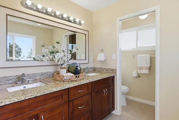 1753 Alameda De Las Pulgas, San Carlos, California 94070