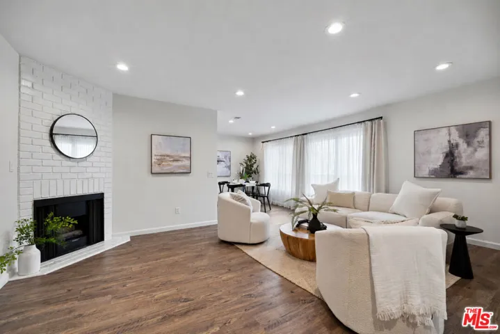 21811 Saticoy Street 23, Los Angeles, California 91304