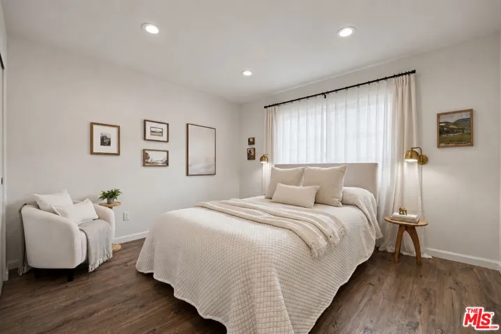 21811 Saticoy Street 23, Los Angeles, California 91304