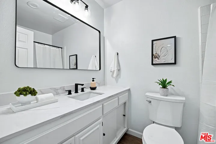 21811 Saticoy Street 23, Los Angeles, California 91304