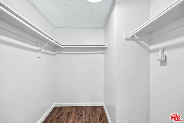 21811 Saticoy Street 23, Los Angeles, California 91304