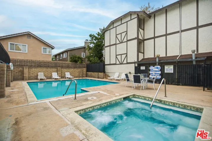 21811 Saticoy Street 23, Los Angeles, California 91304
