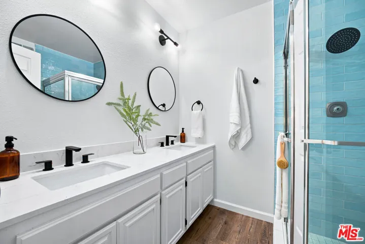 21811 Saticoy Street 23, Los Angeles, California 91304