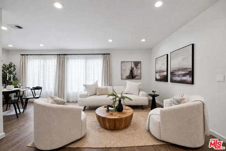 21811 Saticoy Street 23, Los Angeles, California 91304