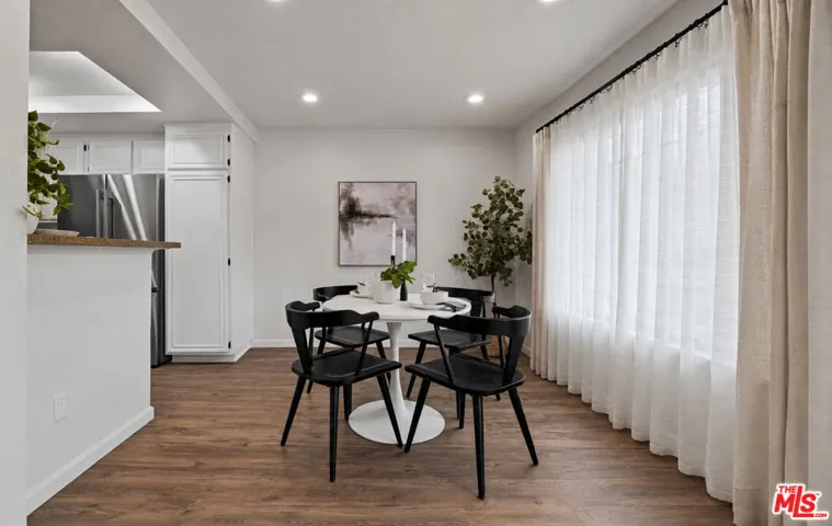 21811 Saticoy Street 23, Los Angeles, California 91304