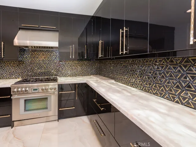28408 Hidden Hills Drive, Saugus, California 91390