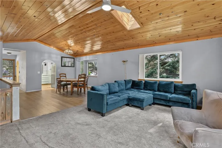 1039 Lausanne, Crestline, California 92325 — photo 4
