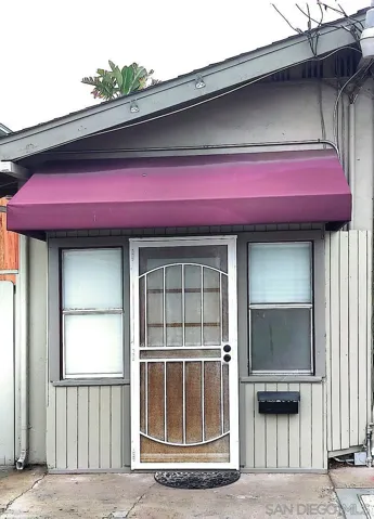 STUDIO FRONT OFF ALLEY